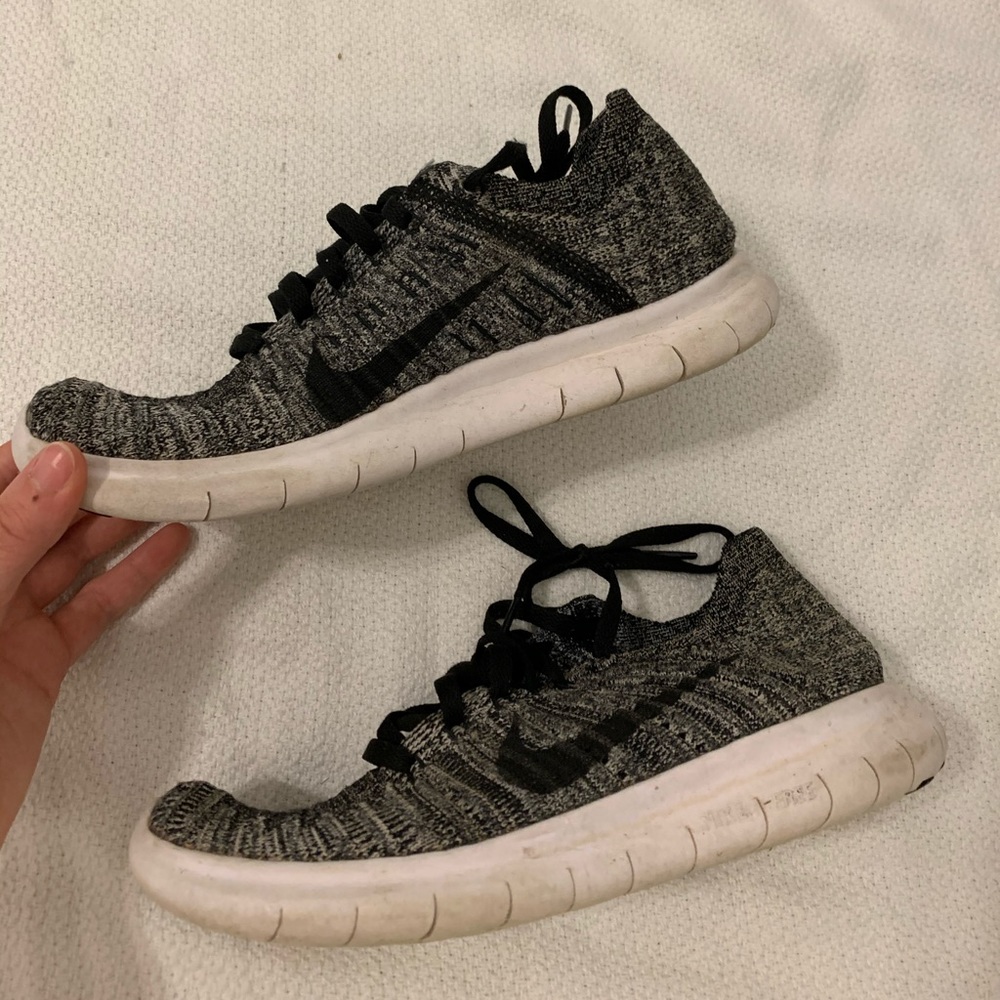 Nike flyknit running shoes